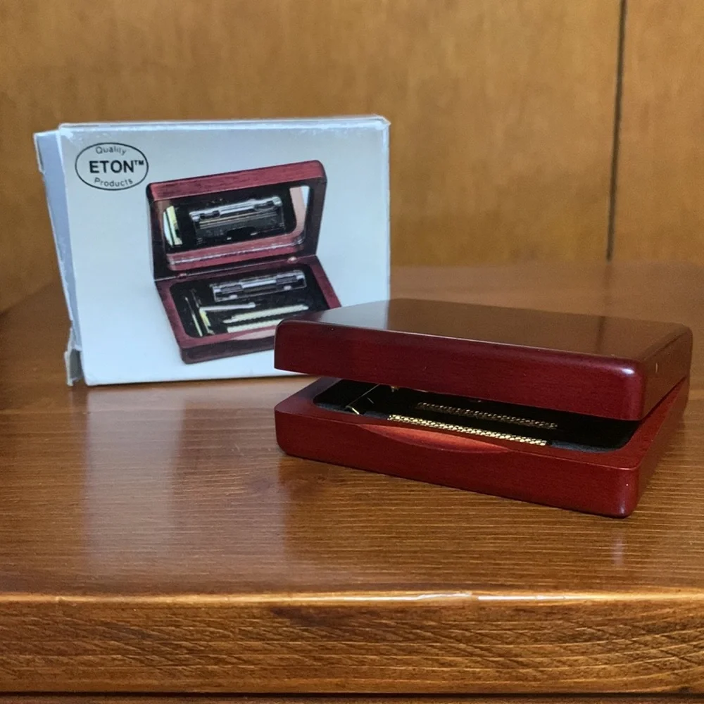 ETON PRODUCTS - Vintage Travel Razor Set / Gold Plated/ Never Been Used